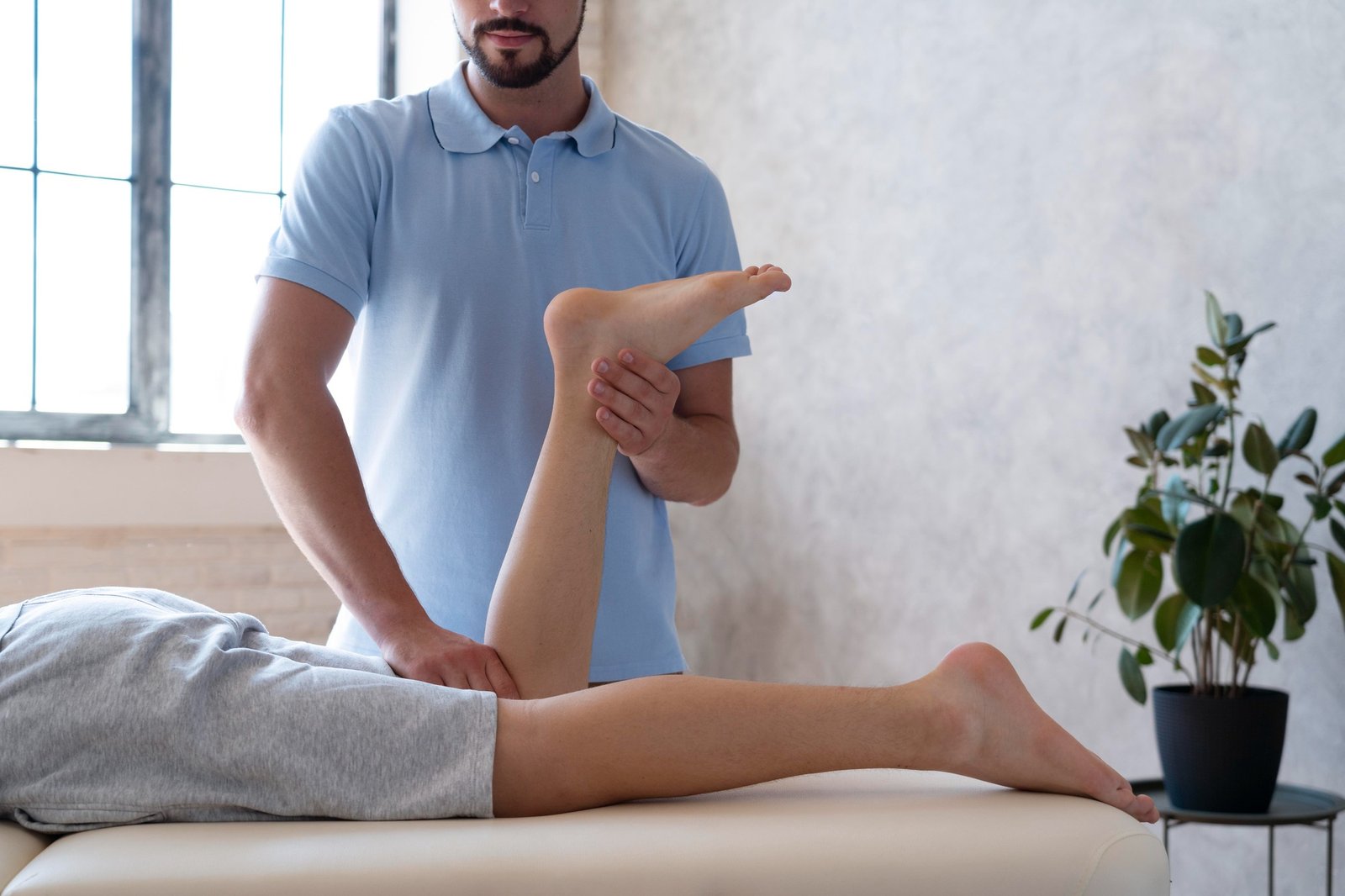 Advanced knee pain therapy techniques at Ishwaryam Spine & Joint Clinic